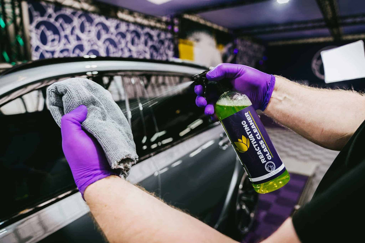 Curățare geamuri cu tratament hidrofob Nanolex Reactivating Glass Cleaner
