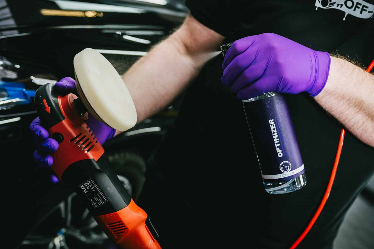 Soluție pentru aplicarea ușoară a polishului și a protecției Nanolex Optimizer